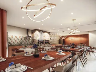 A mesa de jantar de madeira é o foco desta sala de jantar.