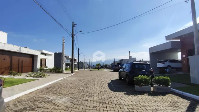 Vista da rua e casas em Lajeado, Brasil.