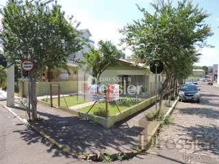 Vista externa de uma propriedade com vegetação e cerca em Lajeado.