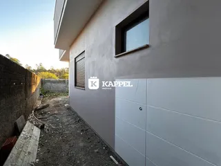 Vista externa da parede lateral de uma residência em Lajeado, Brasil.