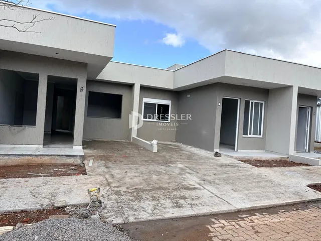 Casa geminada com 2 dormitórios