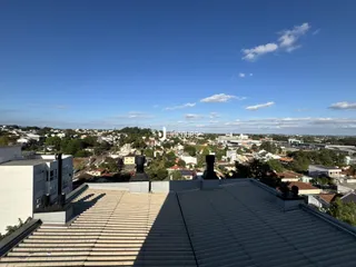 Vista aérea do telhado e da área residencial em Lajeado.