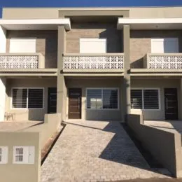 Fachada de um prédio residencial moderno em Lajeado, Brasil.