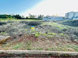Vista externa de um terreno aberto com vegetação seca em Lajeado.