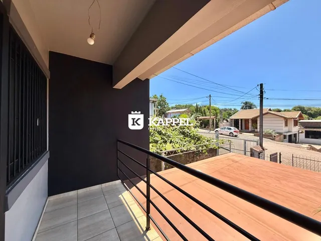Foto da varanda de um imóvel em Lajeado, mostrando a vista externa.