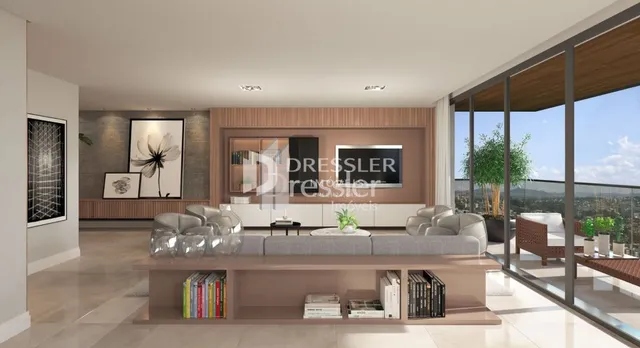 Sala de estar com sofá e portas de vidro.