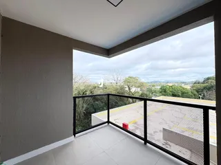 Vista da varanda com grade de segurança em Lajeado, Brasil.