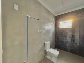 Foto de um ambiente interno de imóvel em Lajeado, Brasil, mostrando paredes em fase de acabamento.