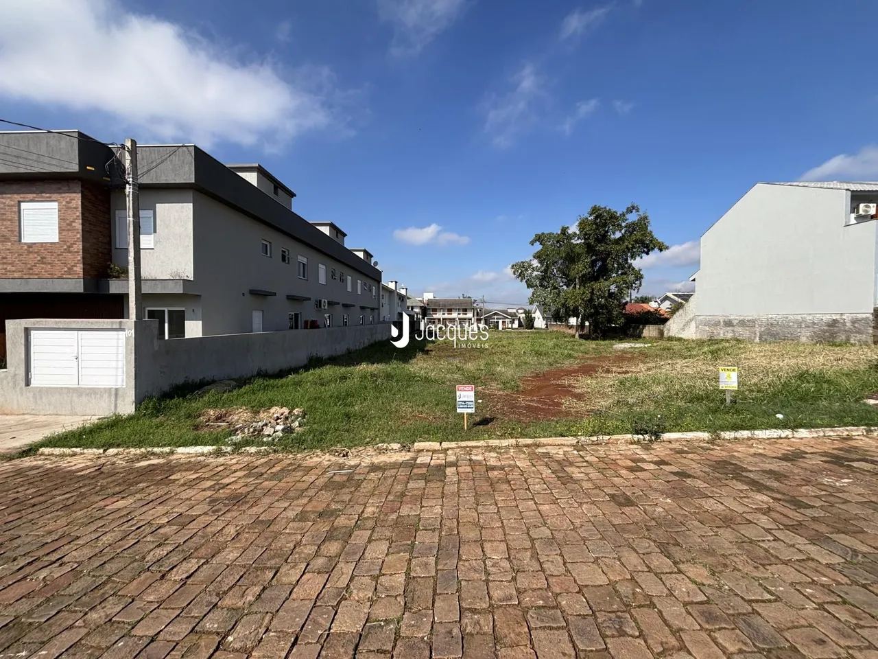 Fachada de um imóvel residencial em Lajeado, Brasil.