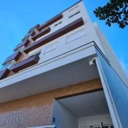 Foto da fachada de um prédio residencial moderno em Lajeado, Brasil.
