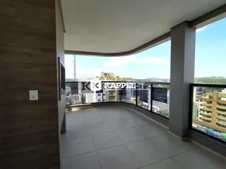 Varanda com vista panorâmica da paisagem urbana de Lajeado.
