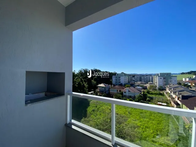 Vista da paisagem verde de Lajeado a partir de uma varanda.