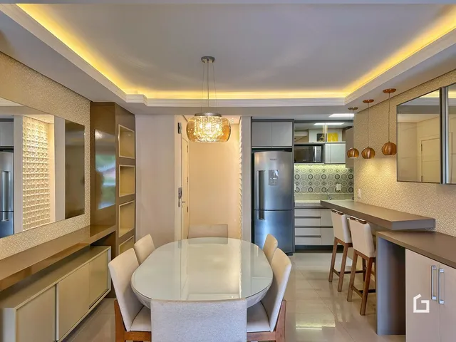 Foto da sala de jantar e cozinha de um apartamento em Lajeado.