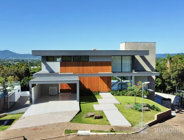 Casa com 4 dormitórios