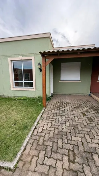 Casa geminada com 2 dormitórios