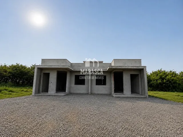 Casa geminada com 2 dormitórios