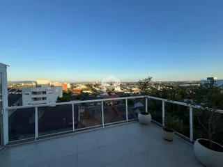 Vista de um terraço com vista para a paisagem urbana de Lajeado.