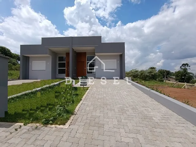 Casa geminada com 2 dormitórios