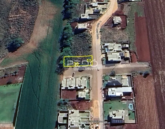 Vista aérea de uma propriedade em Lajeado, Brasil, mostrando o terreno e as estruturas.