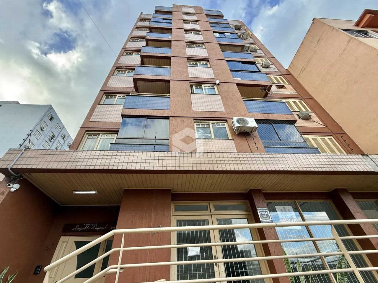 Fachada de um prédio residencial em Lajeado, Brasil.