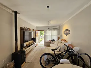 Foto da sala de estar de um imóvel em Lajeado, Brasil.
