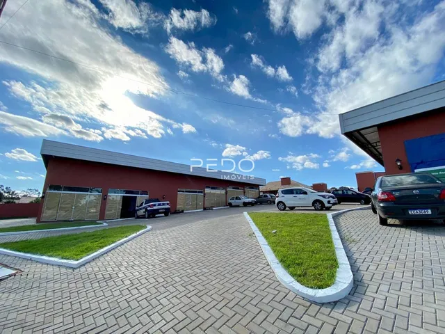 Vista externa de um imóvel em Lajeado, Brasil, com fachada e área de estacionamento.