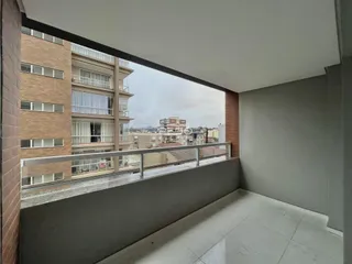 Vista da varanda de um imóvel em Lajeado, Brasil, com vista para o horizonte da cidade.