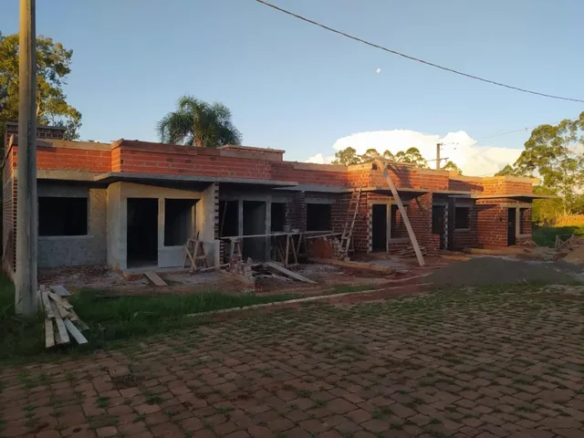 Casa geminada com 2 dormitórios