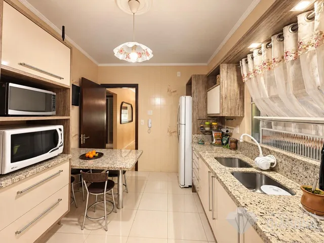 Vista da cozinha e sala de jantar de um imóvel em Lajeado.