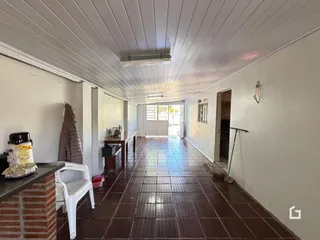 Foto do corredor interno de uma residência em Lajeado.