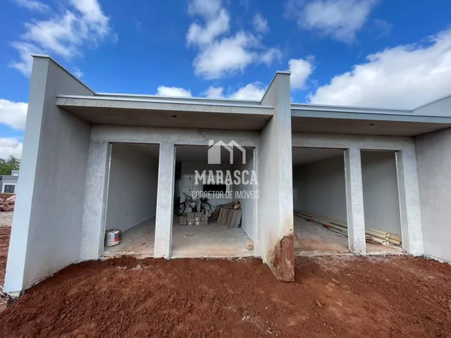 Fachada de uma construção em Lajeado, Brasil, com área externa aberta.