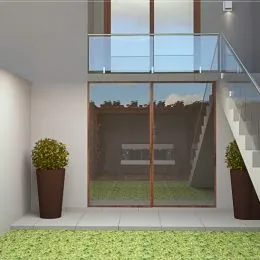 Varanda com vista para o jardim externo.