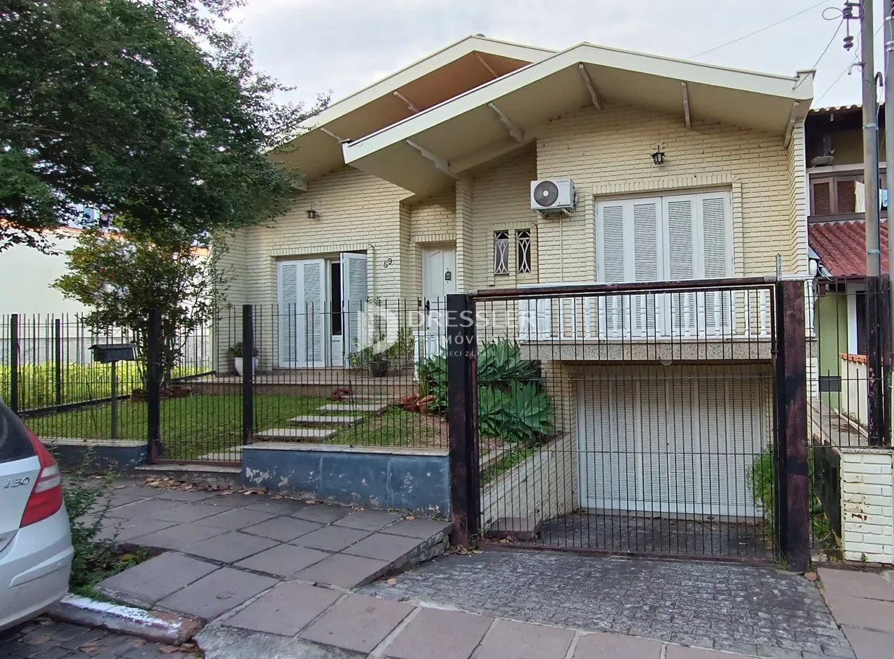 Casa com 4 dormitórios, foto 1