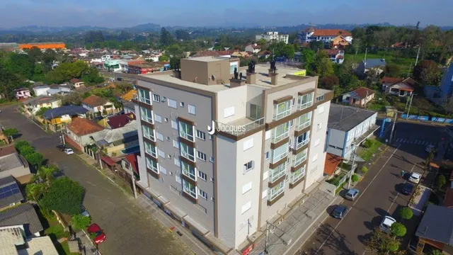 Vista aérea da fachada de um edifício residencial em Lajeado, Brasil.