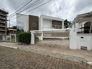 Fachada de uma residência moderna em Lajeado, Brasil.