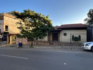 Casa com 4 dormitórios, foto 1