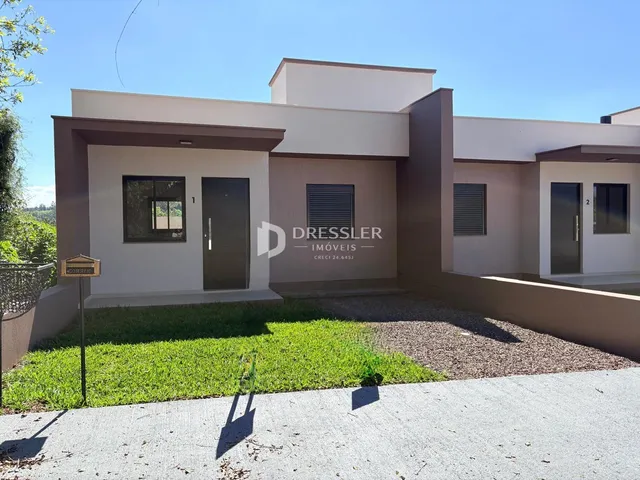 Casa geminada com 2 dormitórios