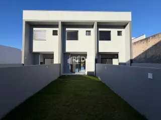 Fachada de uma casa moderna em Lajeado, Brasil.