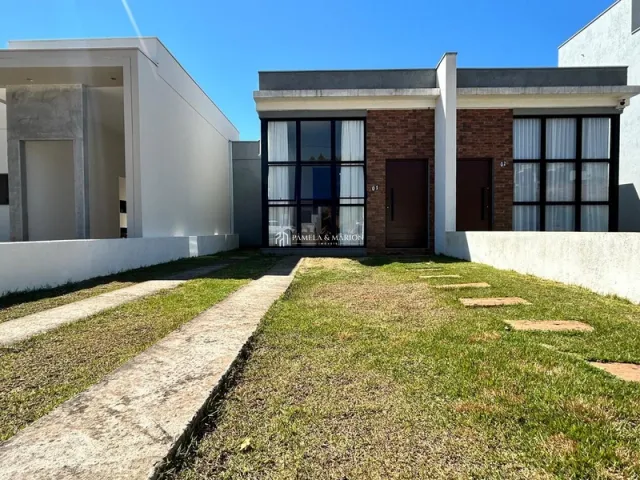 Casa geminada com 2 dormitórios