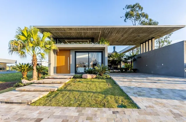 Casa com 4 dormitórios