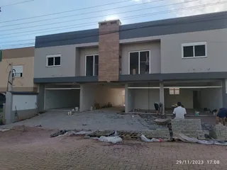Fachada de um imóvel em construção ou reforma em Lajeado, Brasil.