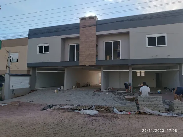 Fachada de um imóvel em construção ou reforma em Lajeado, Brasil.