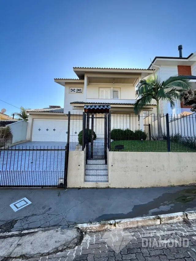 Casa com 4 dormitórios