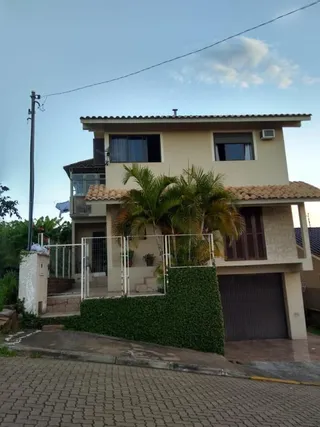 Casa com 4 dormitórios
