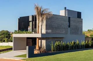 Fachada moderna de uma casa em Lajeado, Brasil.