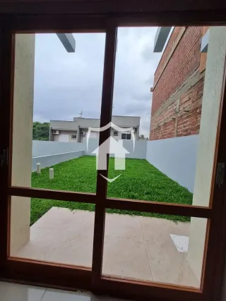 Vista do quintal gramado de uma propriedade em Lajeado, Brasil.