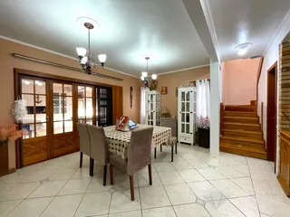 Casa com 4 dormitórios, foto 2