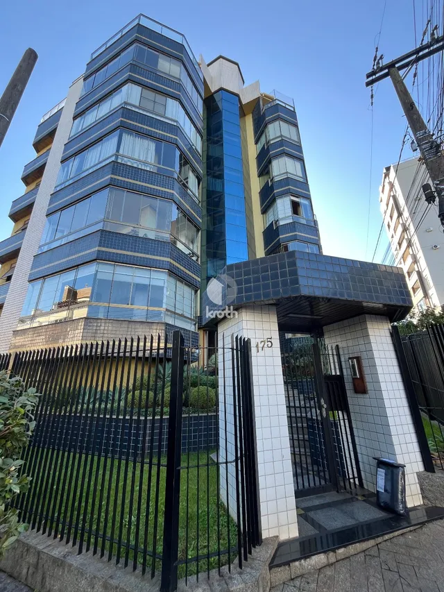 Fachada moderna de um edifício residencial em Lajeado, Brasil.