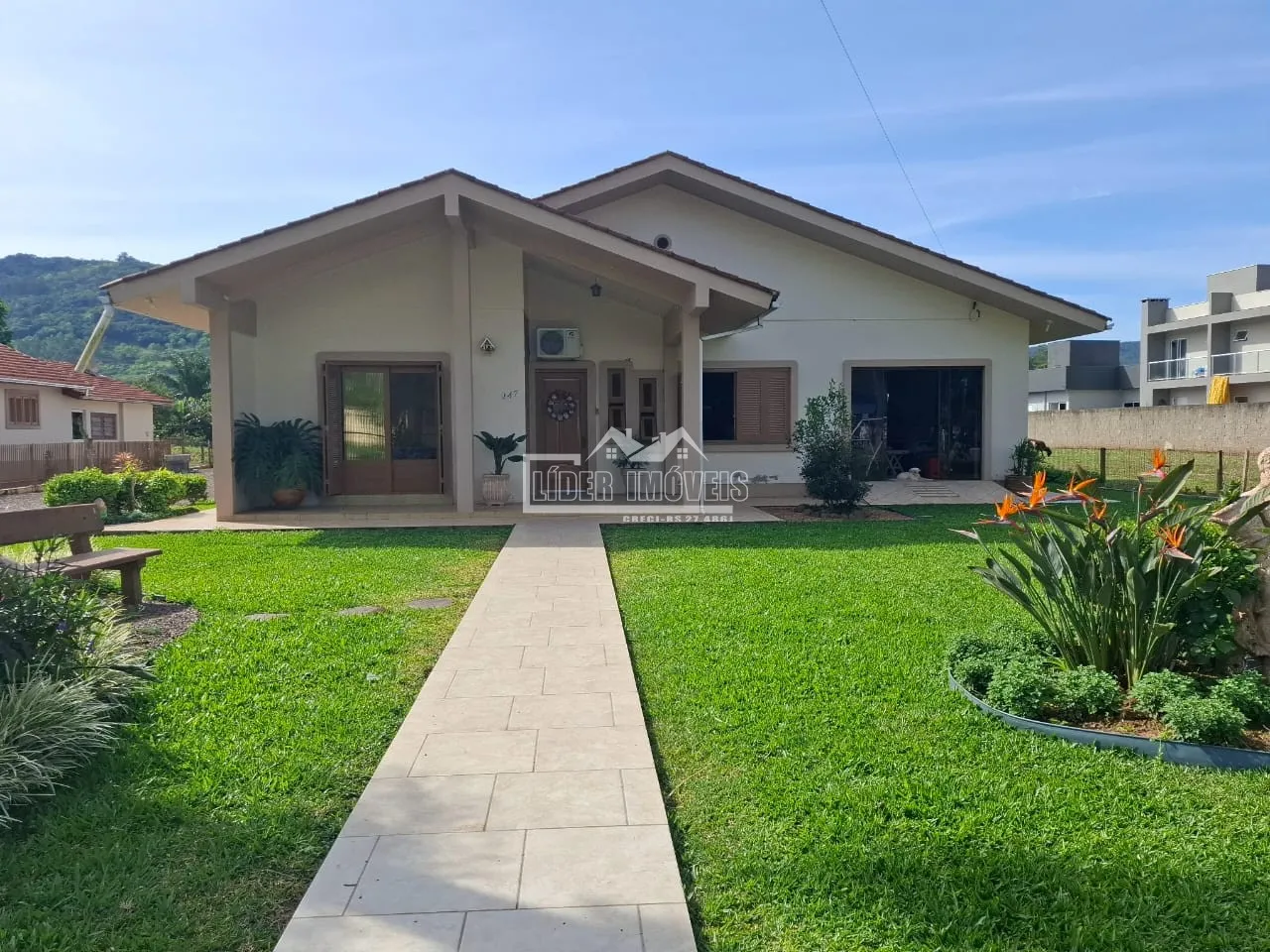 Casa com 4 dormitórios, foto 1