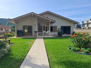 Casa com 4 dormitórios, foto 1